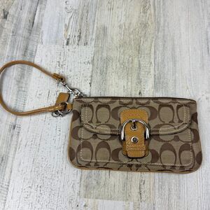 COACH Hampton Signature Buckle Khaki/Camel Canvas Patent Leather Wristlet